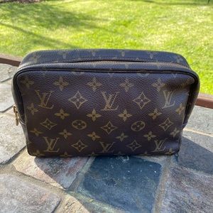 Louis Vuitton Trousse 23.